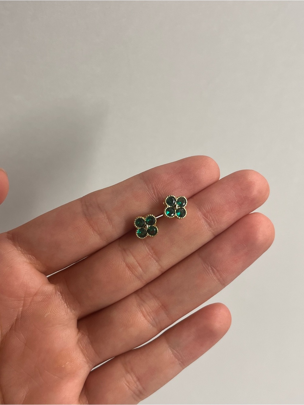 Green Clover Stud Earrings - Elegant Women's Jewelry